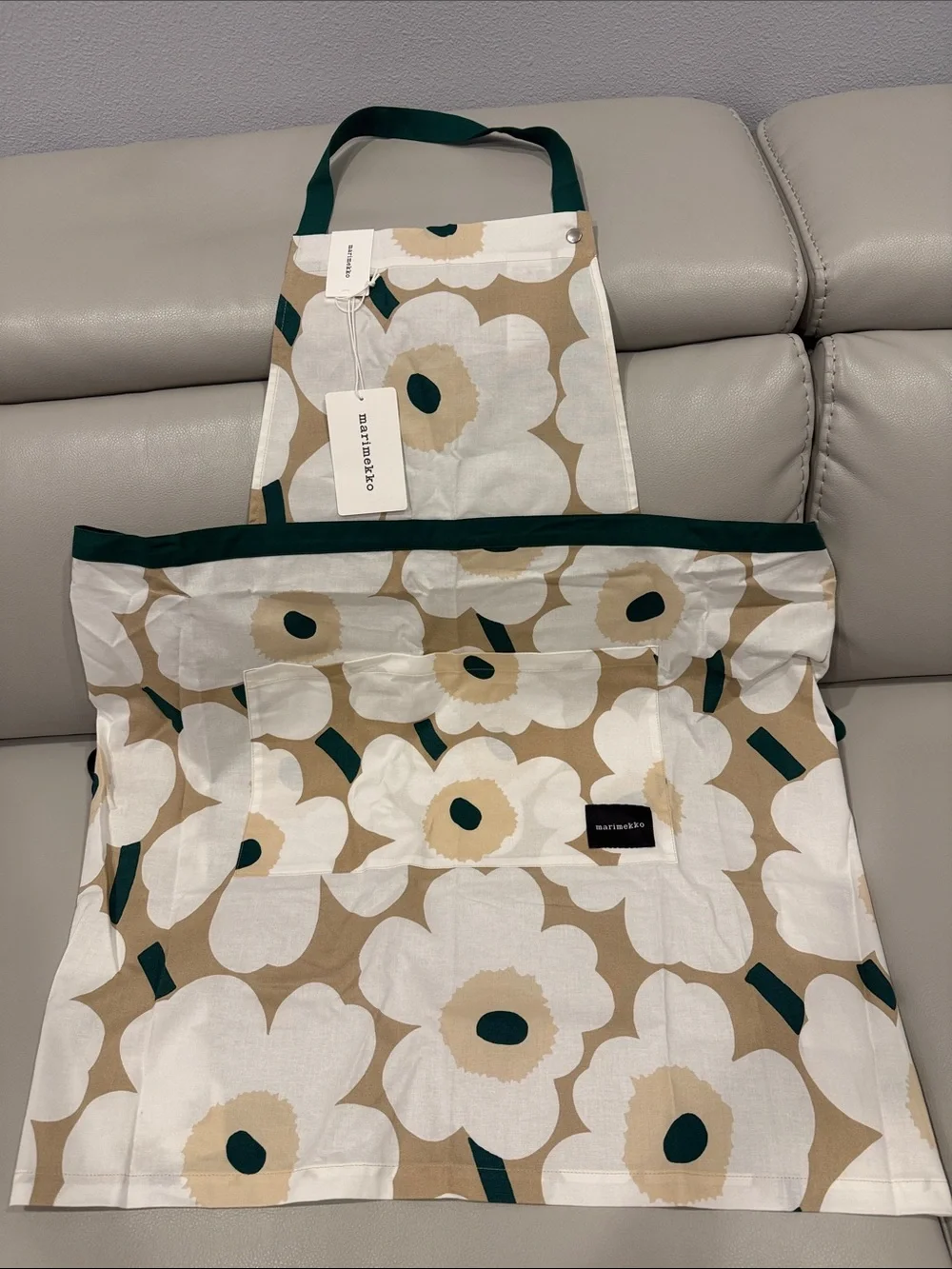 Marimekko Pieni Unikko Apron – Sand/White/Green